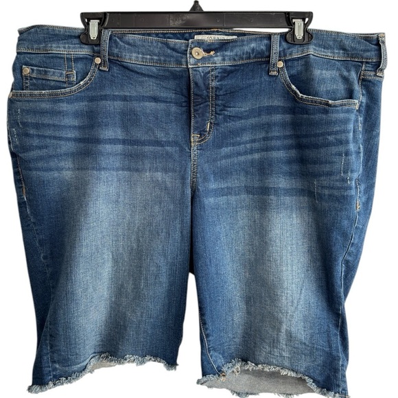 Torrid Stretch Denim Bermuda Jean Shorts Womens Plus Size 22 Distressed Raw Hem - Picture 1 of 14